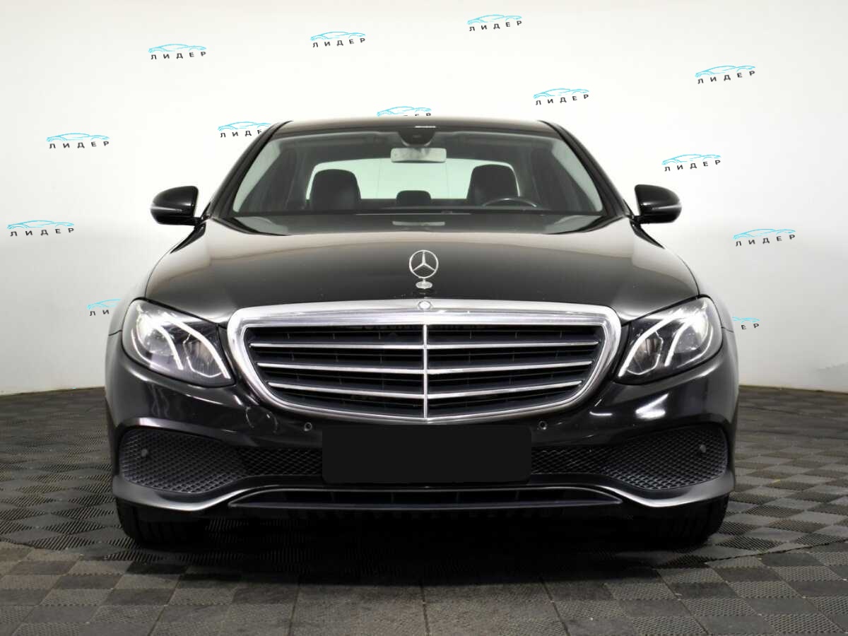 Б/У Мерседес-Бенц Е-Класс 2016 года. Фото: #1