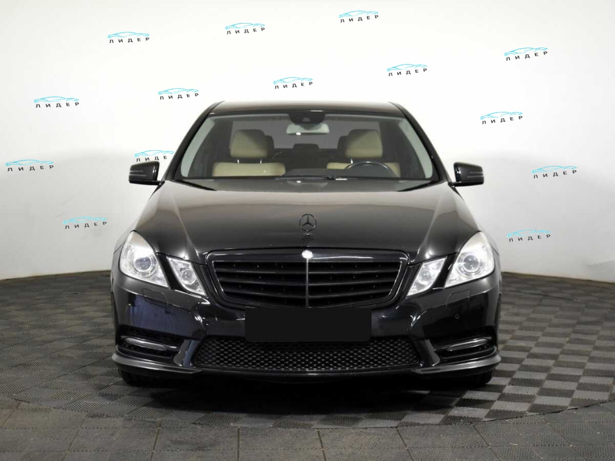 Б/У Мерседес-Бенц Е-Класс 2012 года. Фото: #1