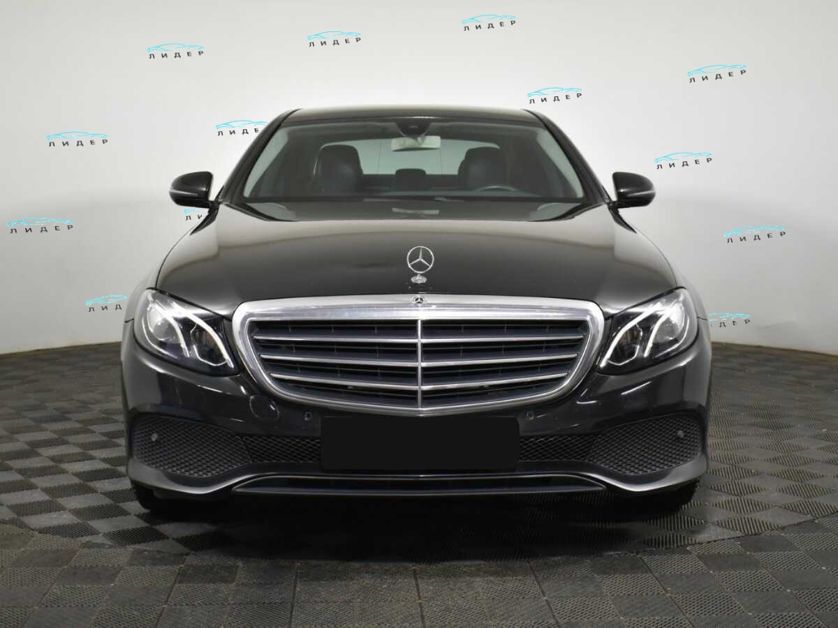 Б/У Мерседес-Бенц Е-Класс 2018 года. Фото: #1