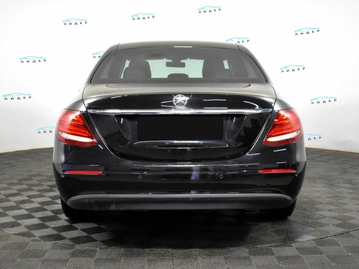 Б/У Мерседес-Бенц Е-Класс 2018 года. Фото: #3