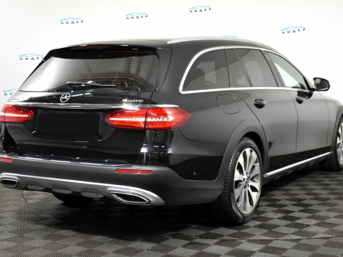 Б/У Мерседес-Бенц Е-Класс 2017 года. Фото: #3