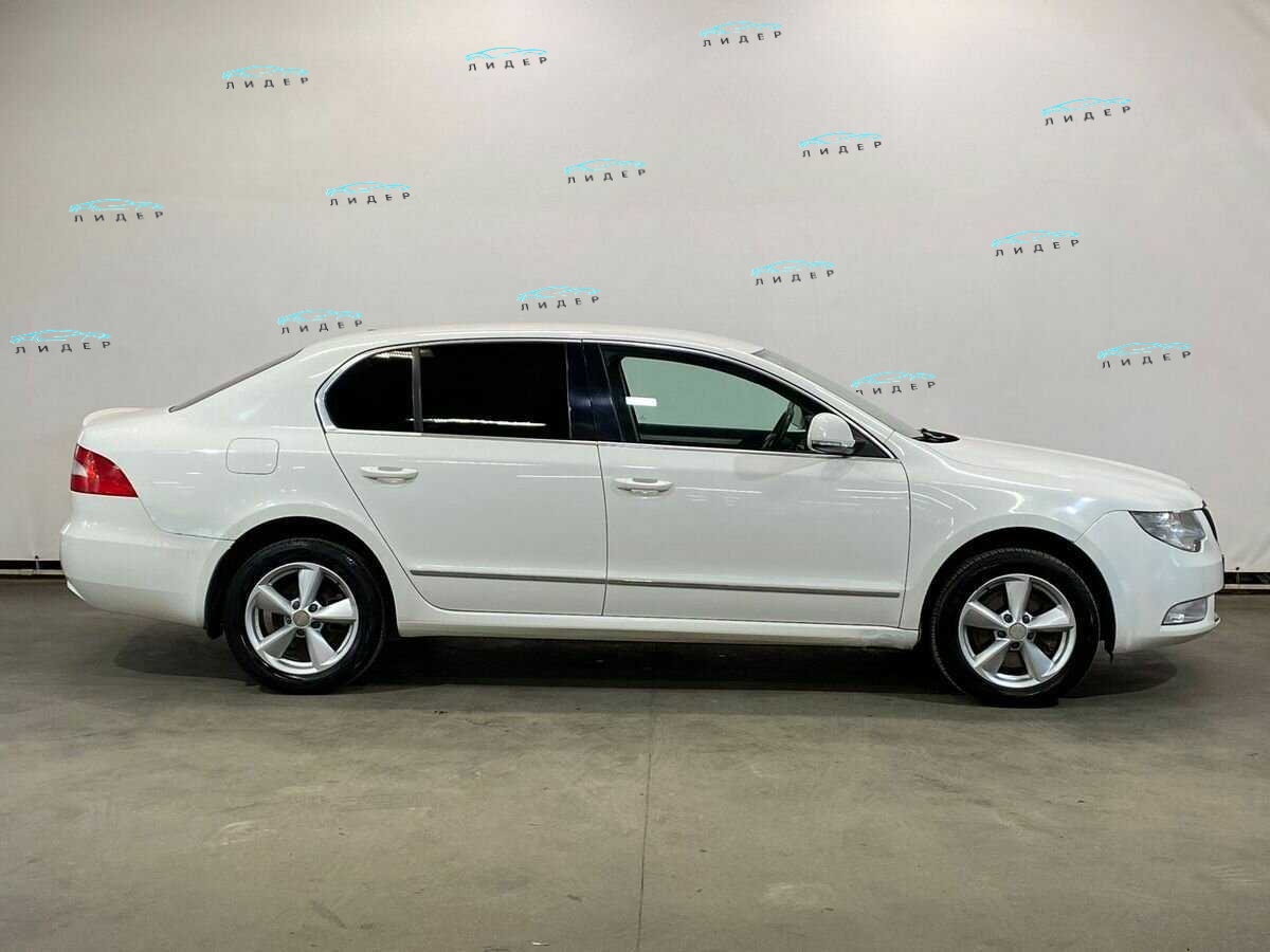 Б/У Шкода Суперб 2011 года. Фото: #3