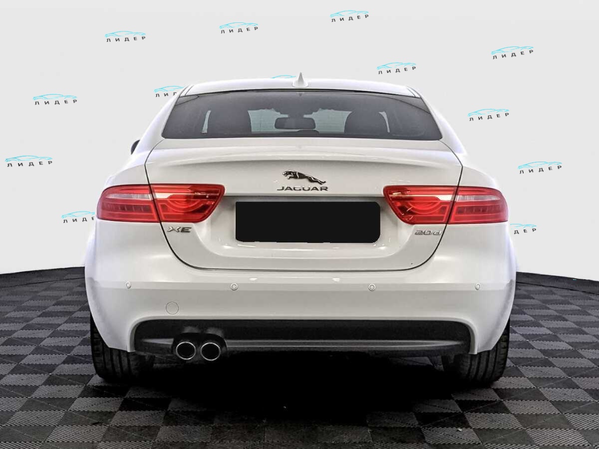 Б/У Ягуар ИксЕ 2017 года. Фото: #5