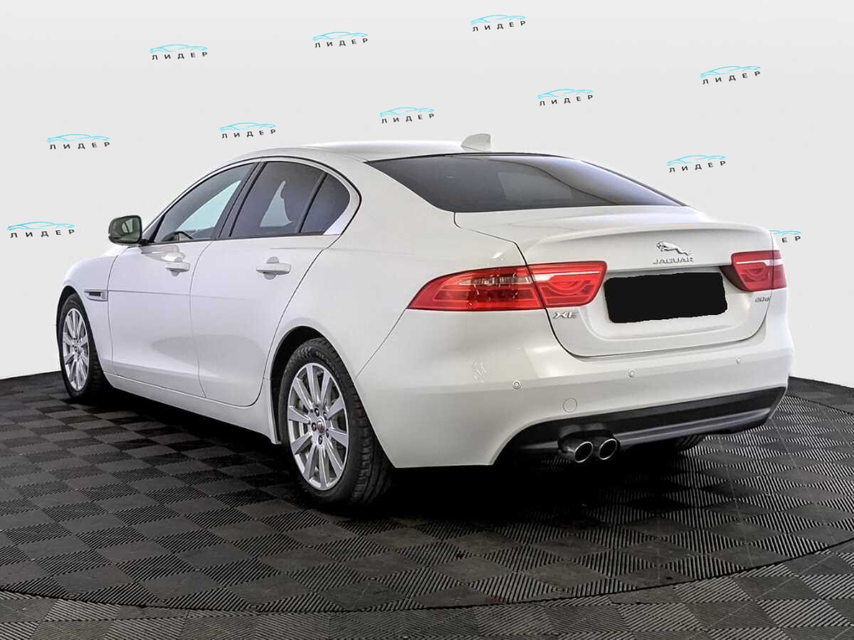 Б/У Ягуар ИксЕ 2017 года. Фото: #6