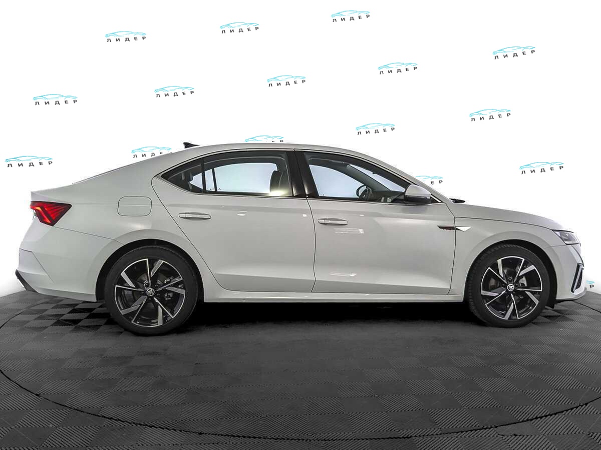 Б/У Шкода Октавия 2023 года. Фото: #3