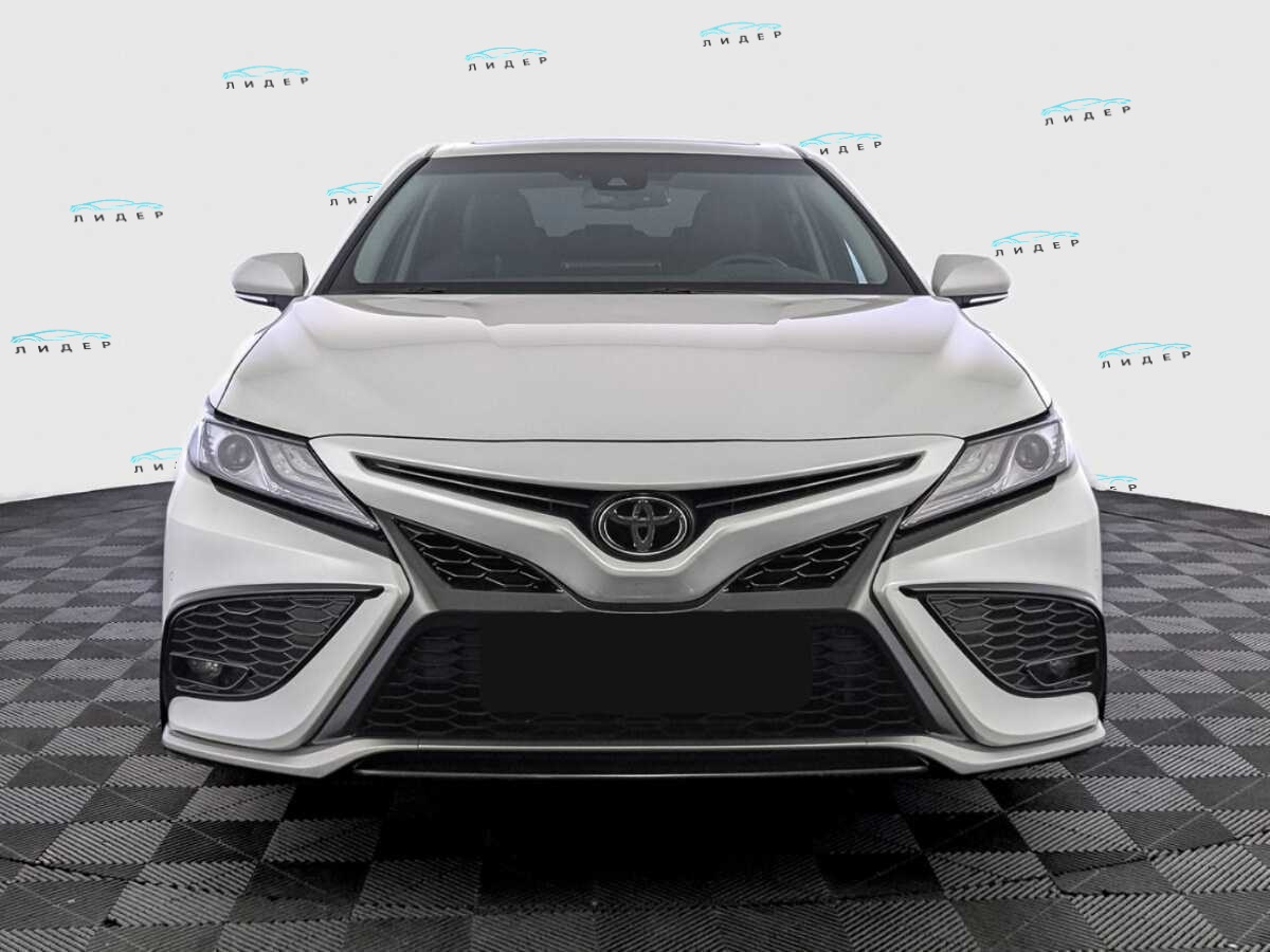 Б/У Тойота Камри 2023 года. Фото: #1