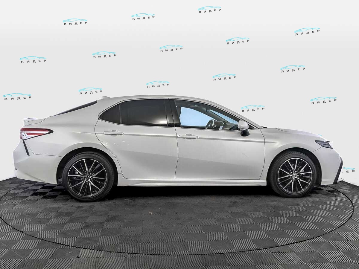 Б/У Тойота Камри 2023 года. Фото: #3