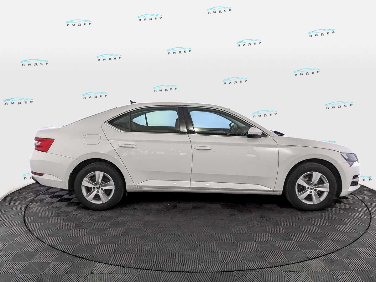 Б/У Шкода Суперб 2021 года. Фото: #3