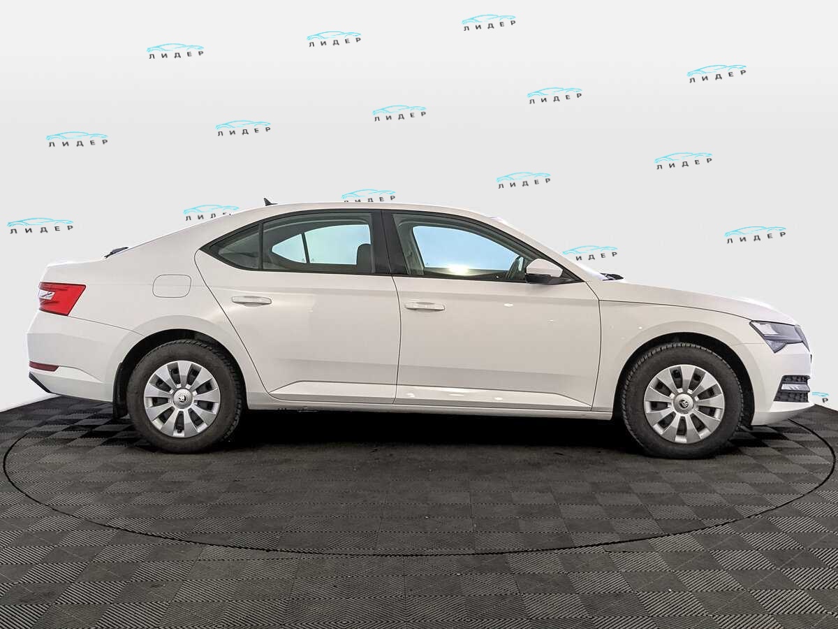 Б/У Шкода Суперб 2021 года. Фото: #3