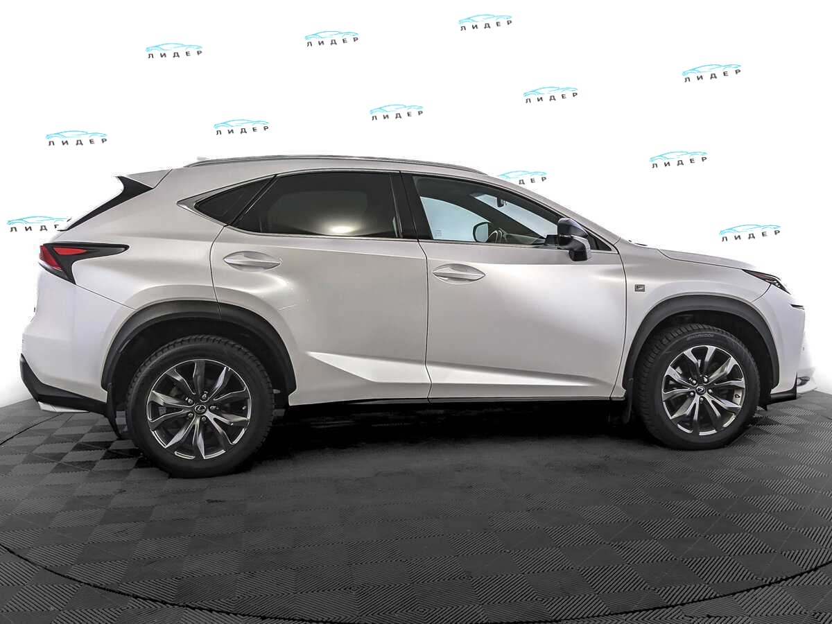 Б/У Лексус Н-Икс 2015 года. Фото: #3