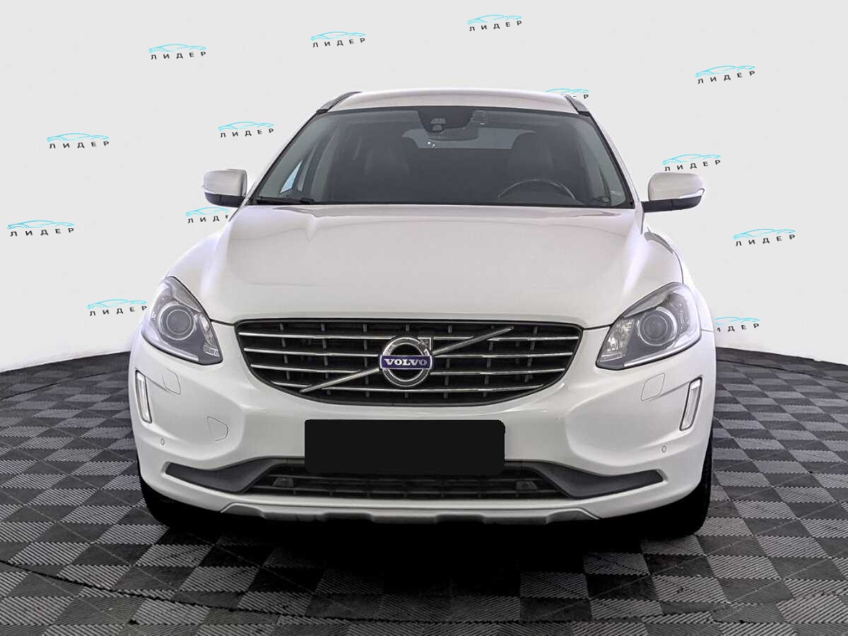 Б/У Вольво ИксЦ60 2017 года. Фото: #1