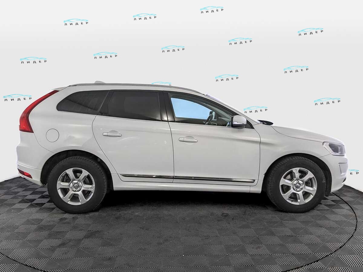 Б/У Вольво ИксЦ60 2017 года. Фото: #3