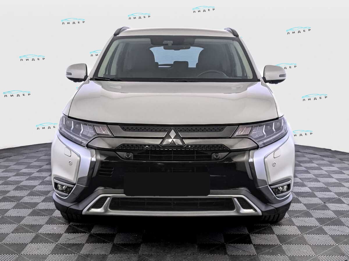 Б/У Митсубиши Оутлэндер 2021 года. Фото: #1