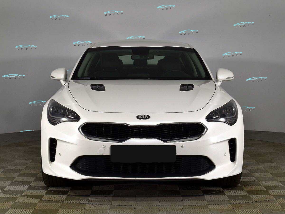 Б/У Киа Стингер 2018 года. Фото: #2