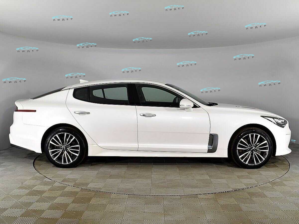 Б/У Киа Стингер 2018 года. Фото: #3