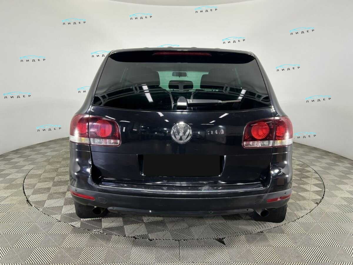 Б/У Фольксваген Туарег 2010 года. Фото: #2