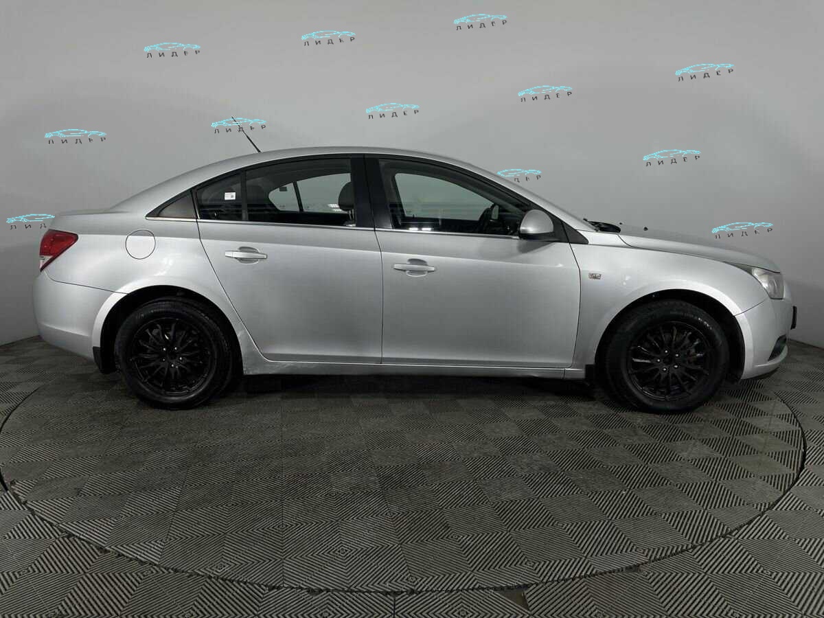 Б/У Шевроле Круз 2010 года. Фото: #3