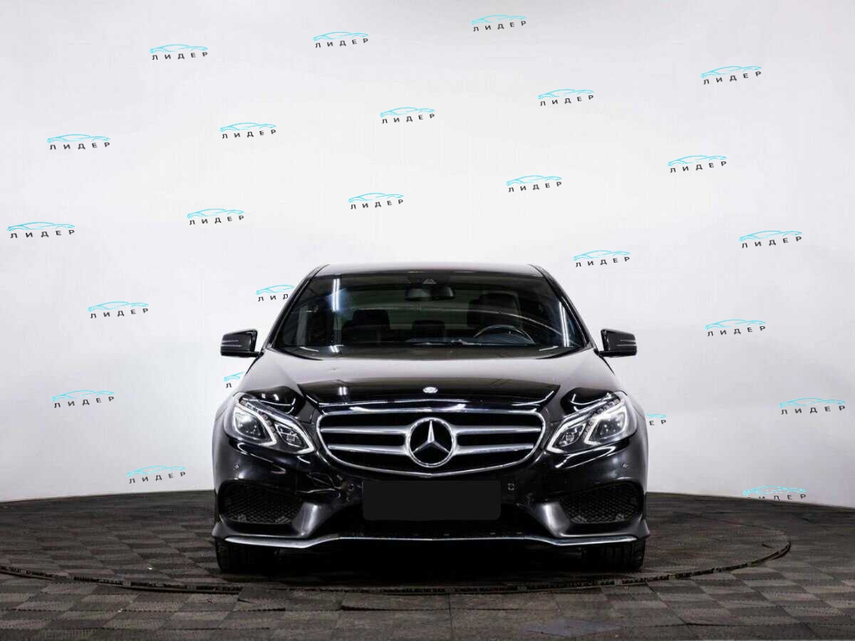 Б/У Мерседес-Бенц Е-Класс 2015 года. Фото: #1