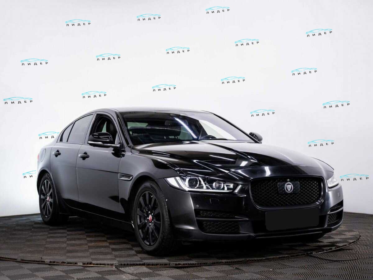 Б/У Ягуар ИксЕ 2016 года. Фото: #2