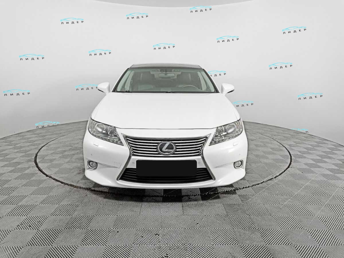Б/У Лексус ЕС 2015 года. Фото: #1
