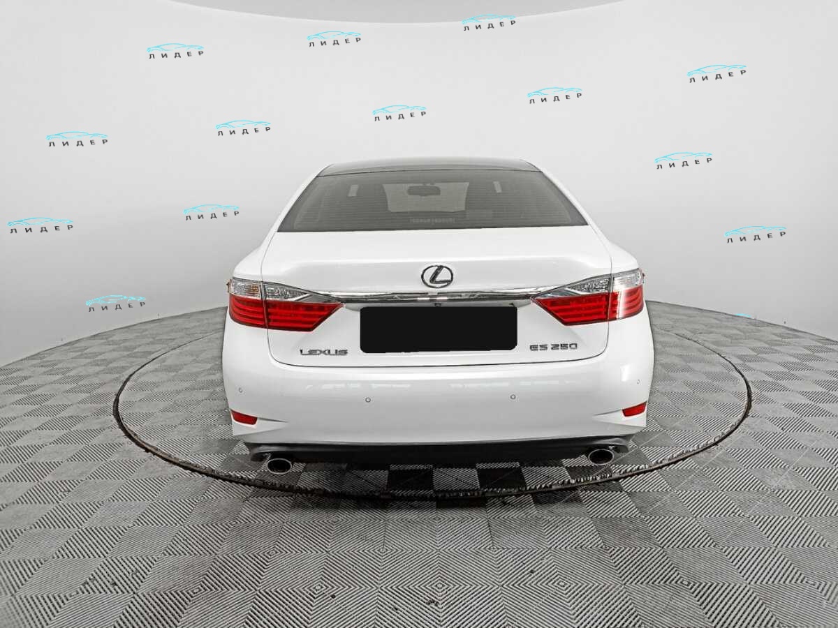 Б/У Лексус ЕС 2015 года. Фото: #3