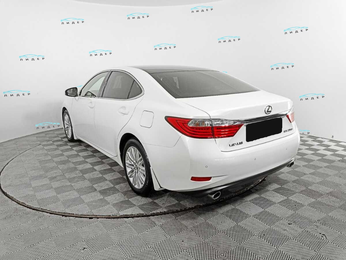 Б/У Лексус ЕС 2015 года. Фото: #4