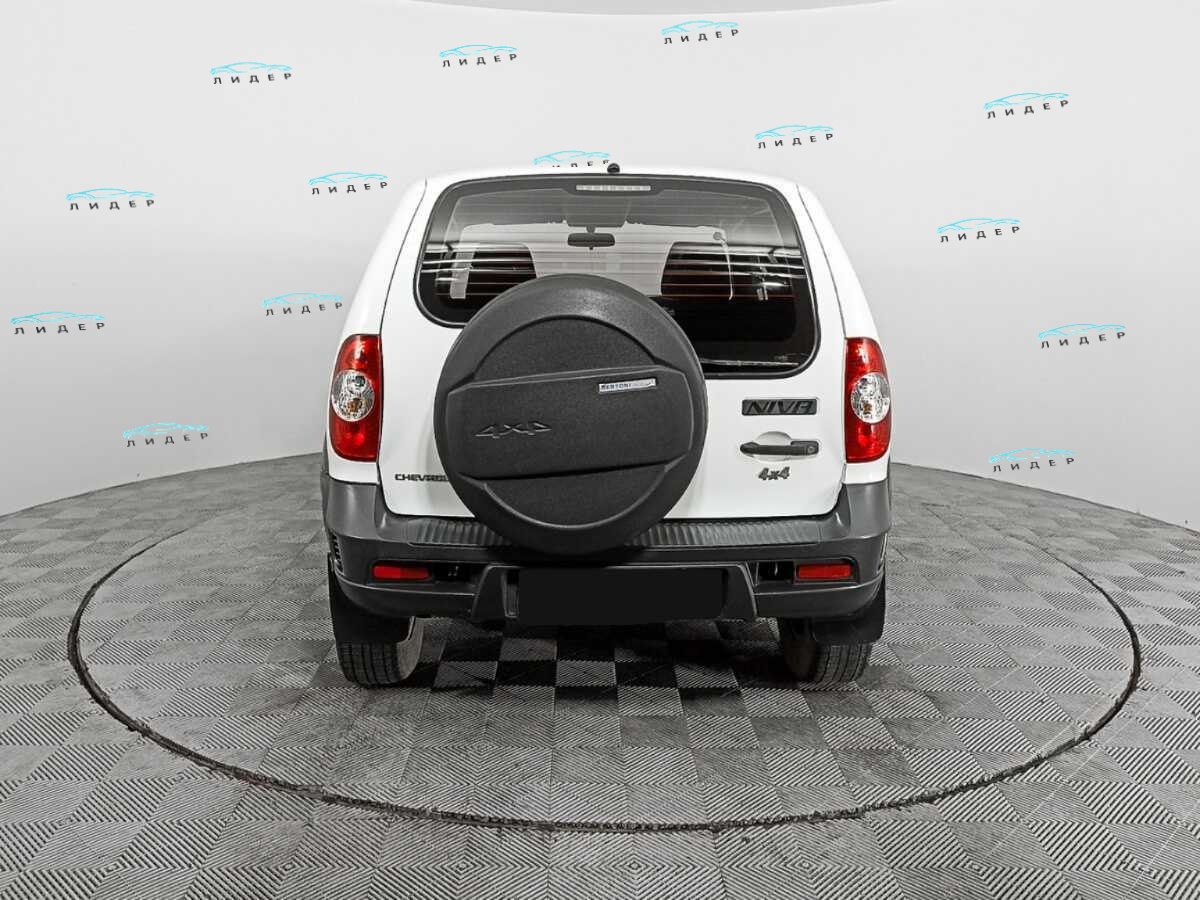 Б/У Шевроле Нива 2015 года. Фото: #4