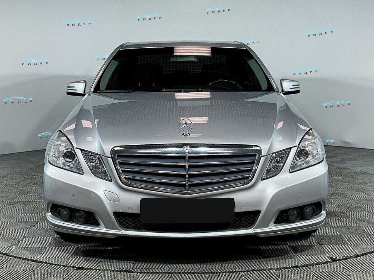 Б/У Мерседес-Бенц Е-Класс 2010 года. Фото: #1