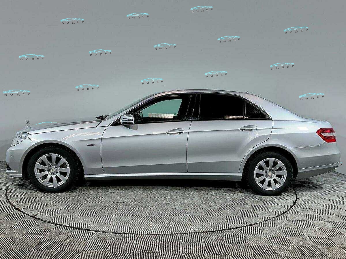 Б/У Мерседес-Бенц Е-Класс 2010 года. Фото: #7