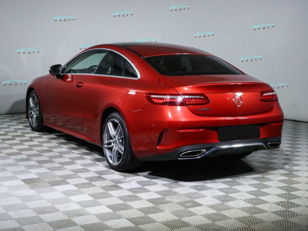 Б/У Мерседес-Бенц Е-Класс 2018 года. Фото: #6