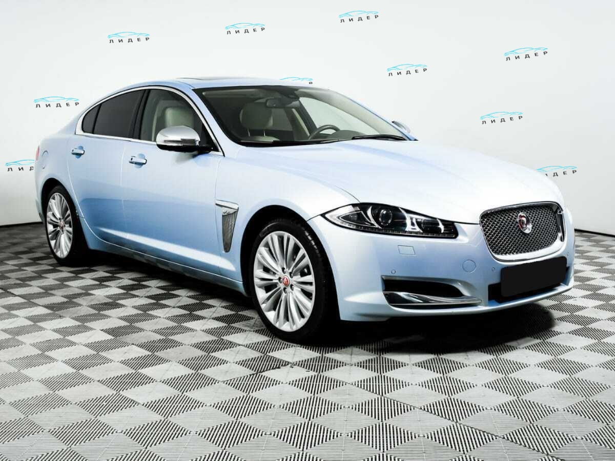 Б/У Ягуар ИксФ 2013 года. Фото: #2