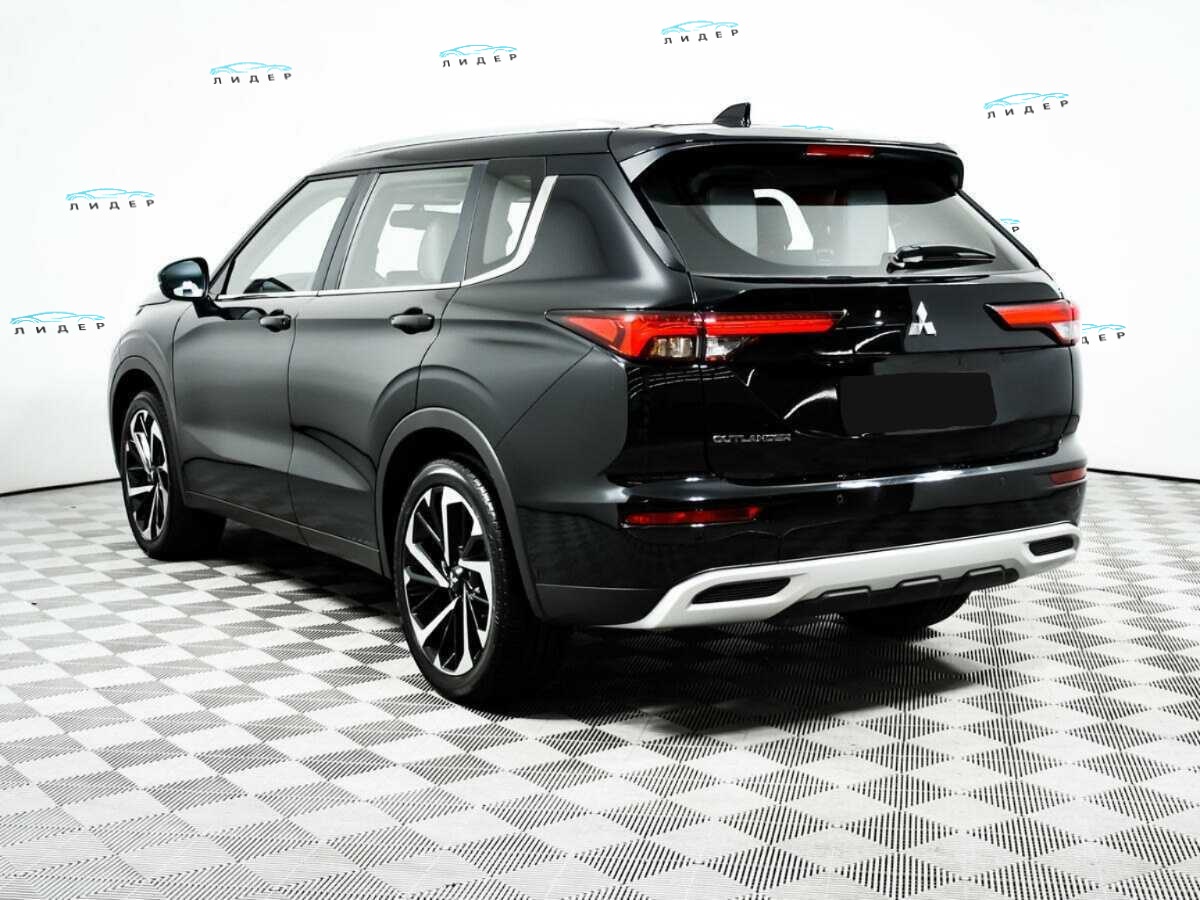 Б/У Митсубиши Оутлэндер 2022 года. Фото: #6