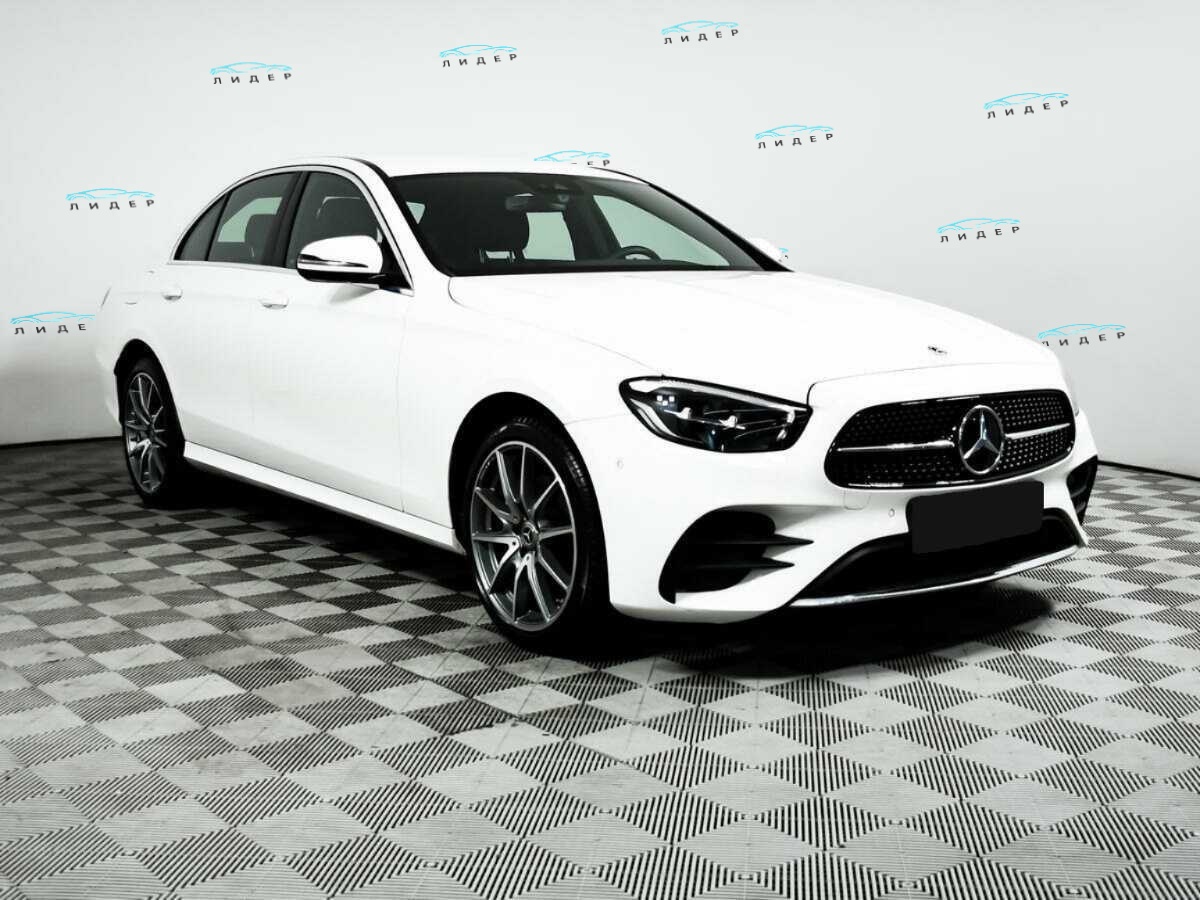 Б/У Мерседес-Бенц Е-Класс 2022 года. Фото: #2