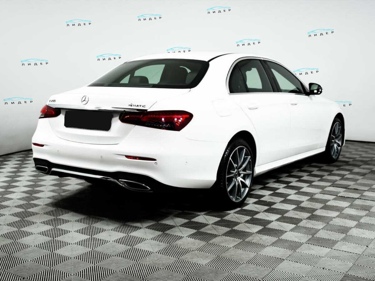 Б/У Мерседес-Бенц Е-Класс 2022 года. Фото: #4