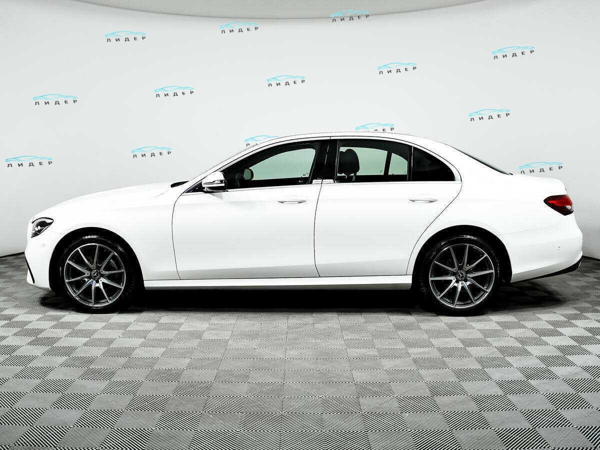 Б/У Мерседес-Бенц Е-Класс 2022 года. Фото: #7