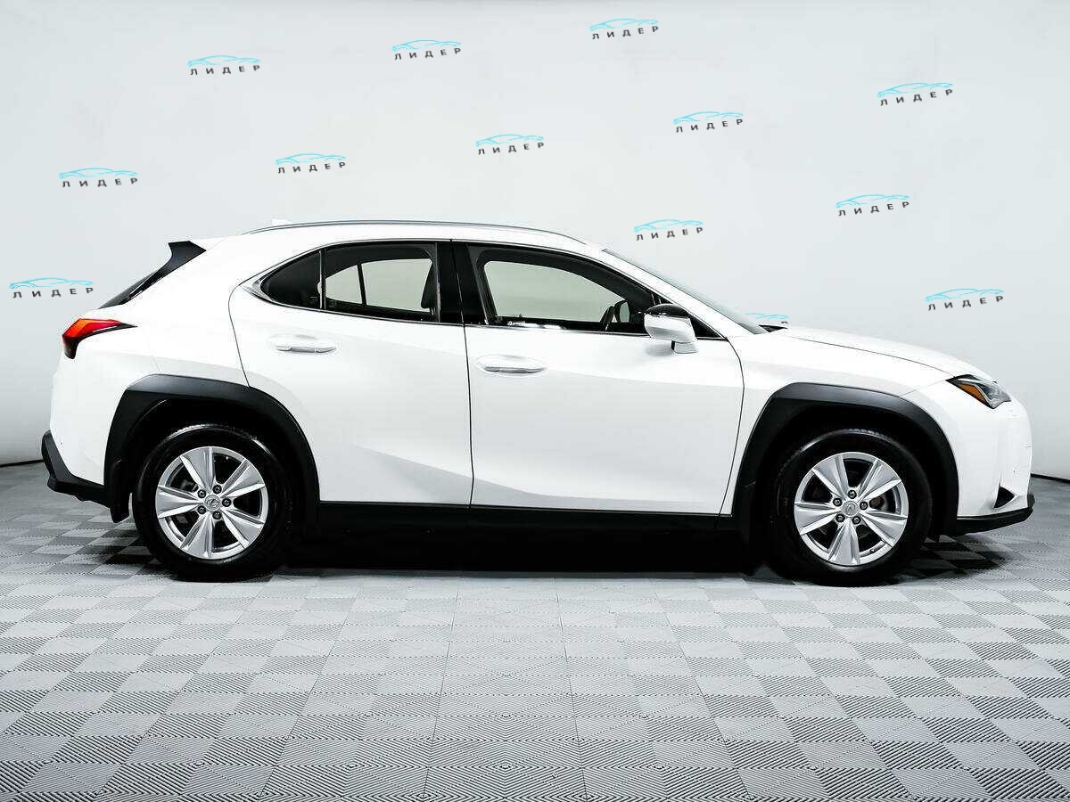 Б/У Лексус У-Икс 2021 года. Фото: #3