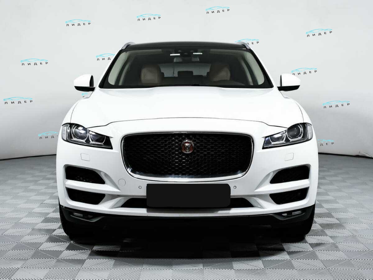Б/У Ягуар Ф-Пэйс 2016 года. Фото: #1