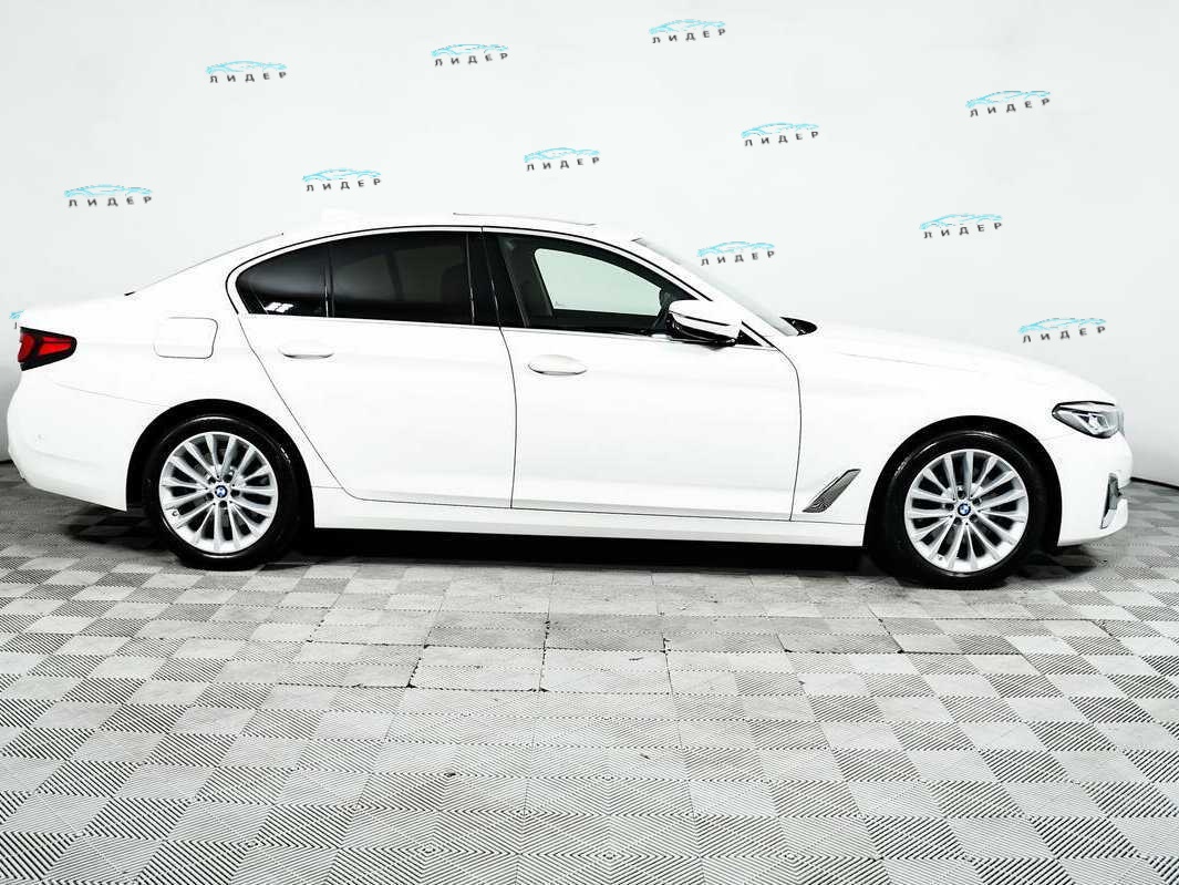 Б/У БМВ 5 серии 2021 года. Фото: #3