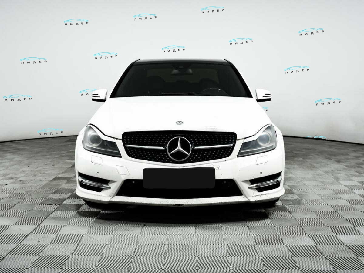 Б/У Мерседес-Бенц Ц-Класс 2013 года. Фото: #1