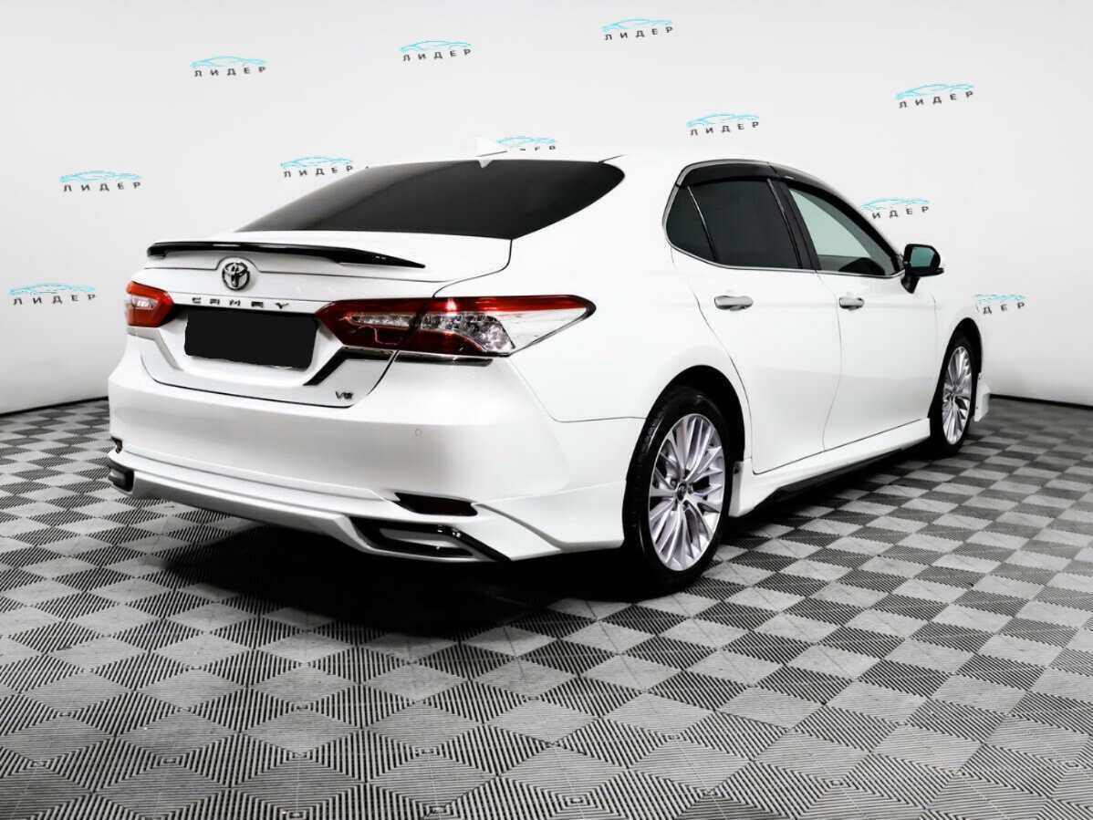 Б/У Тойота Камри 2019 года. Фото: #4