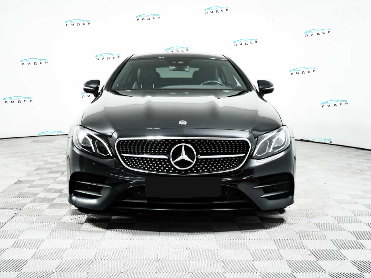 Б/У Мерседес-Бенц Е-Класс 2018 года. Фото: #1