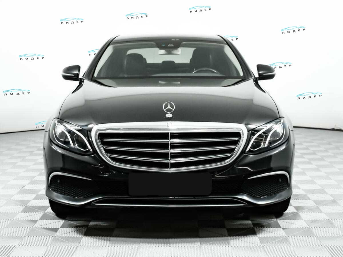 Б/У Мерседес-Бенц Е-Класс 2016 года. Фото: #1