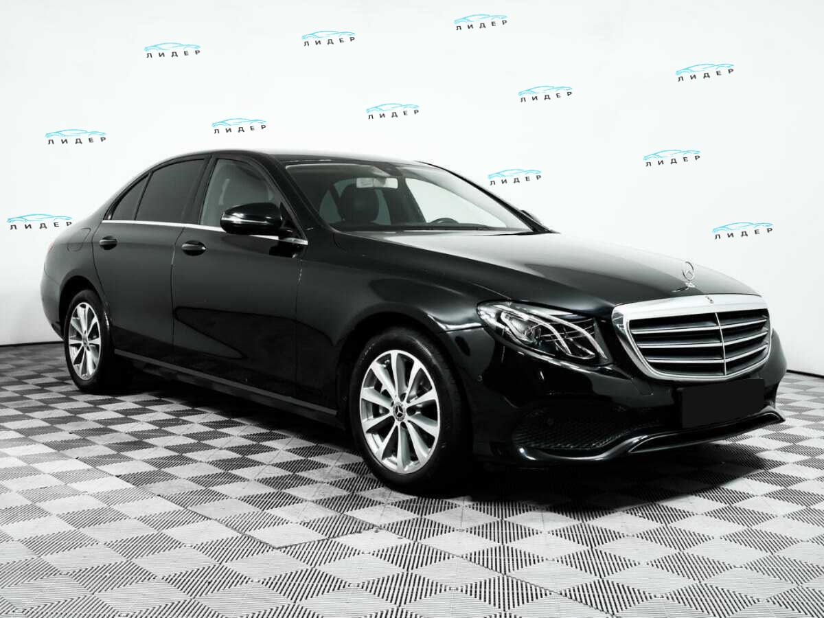 Б/У Мерседес-Бенц Е-Класс 2019 года. Фото: #2
