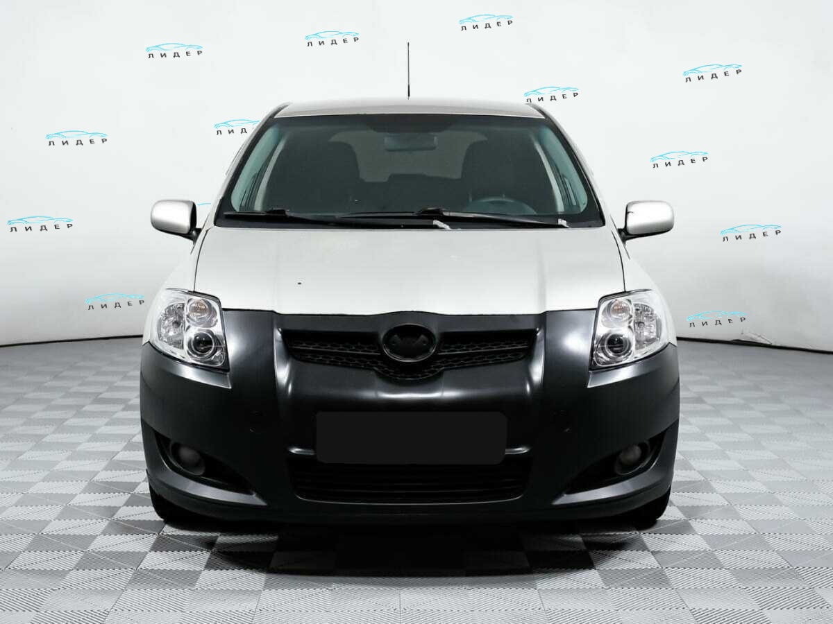 Б/У Тойота Аурис 2008 года. Фото: #1