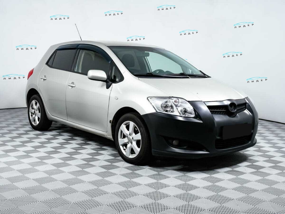 Б/У Тойота Аурис 2008 года. Фото: #2