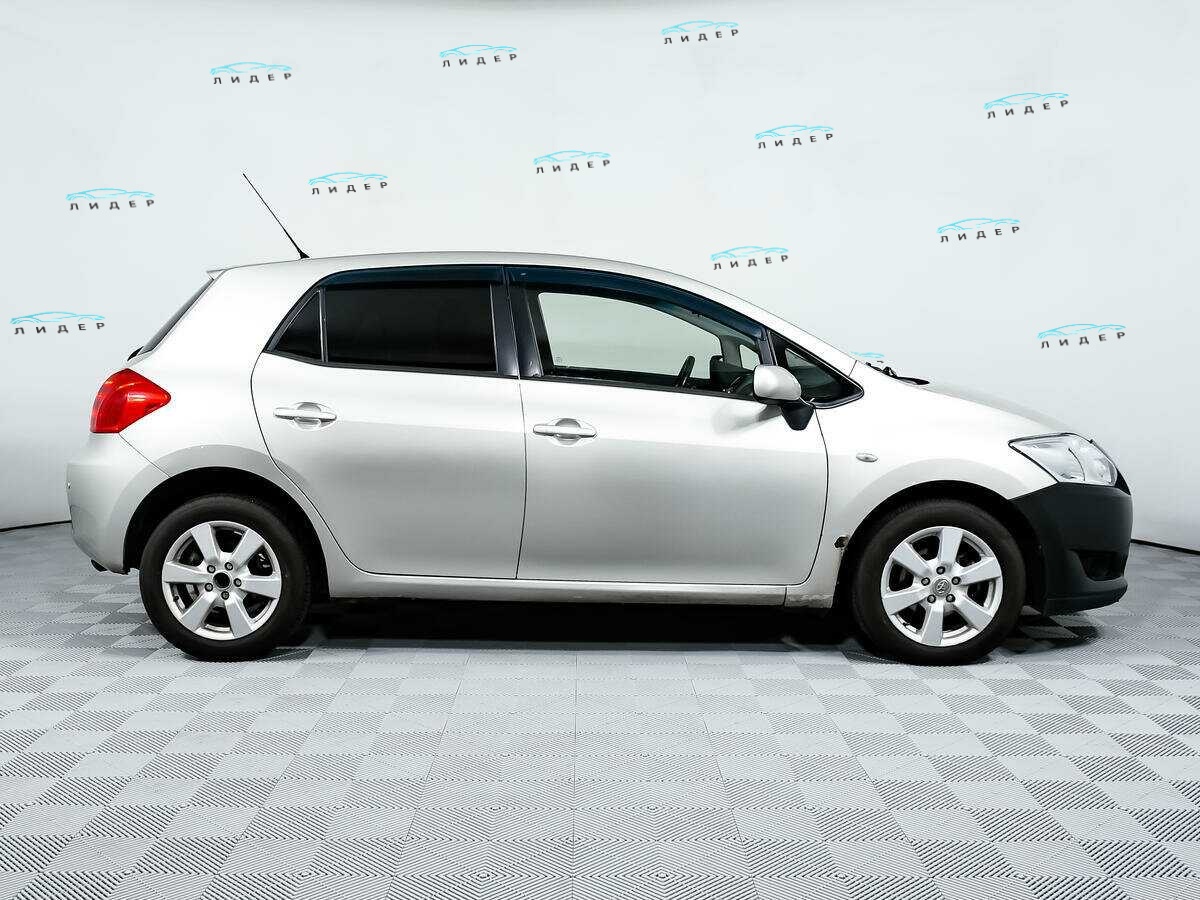 Б/У Тойота Аурис 2008 года. Фото: #3