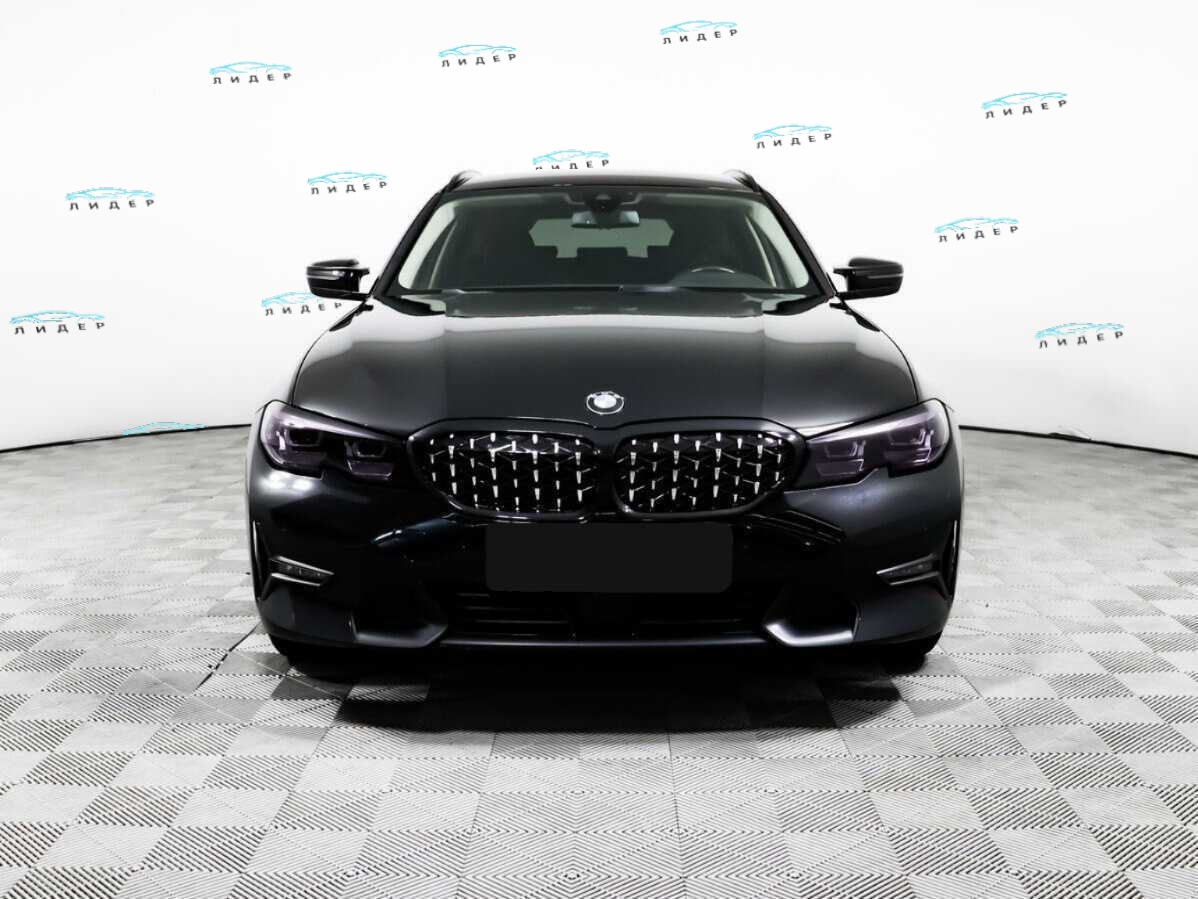 Б/У БМВ 3 серии 2019 года. Фото: #1