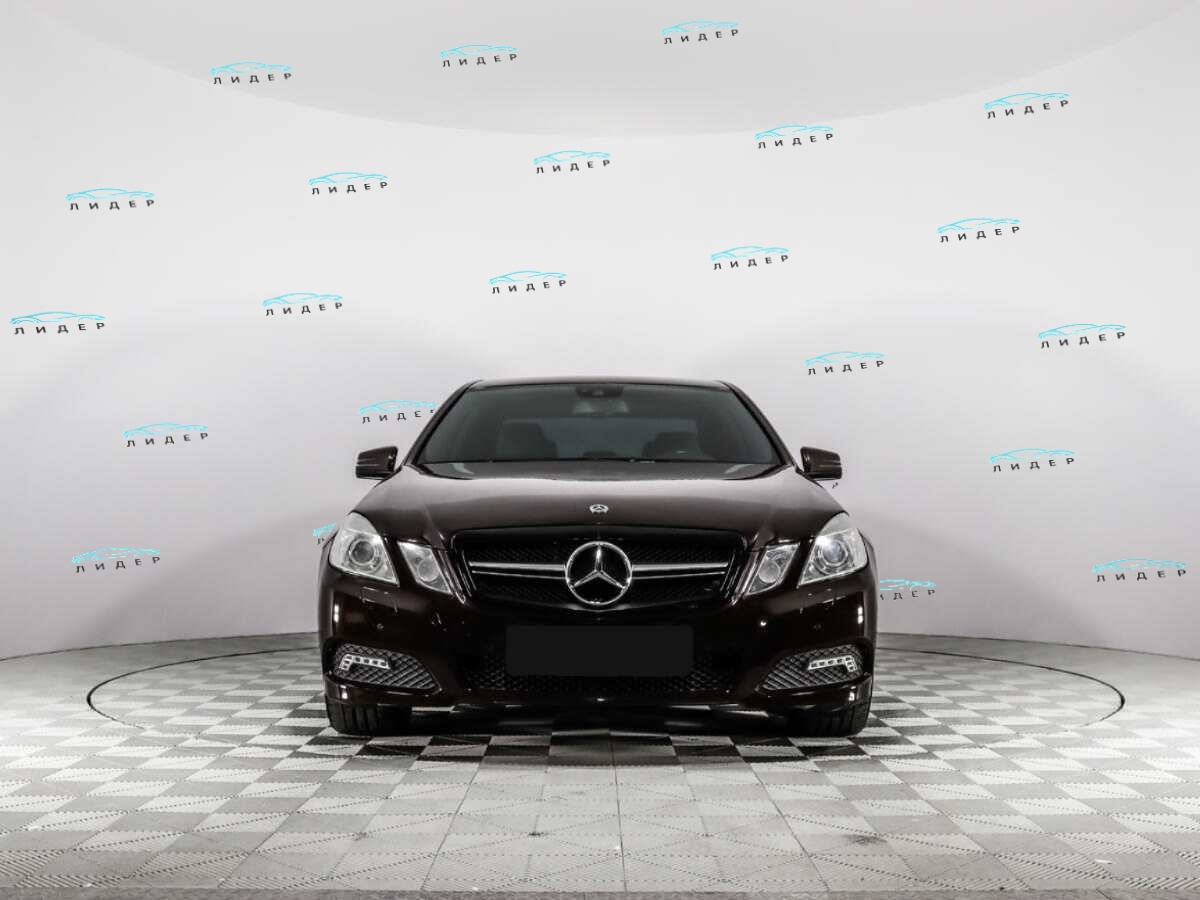 Б/У Мерседес-Бенц Е-Класс 2011 года. Фото: #1