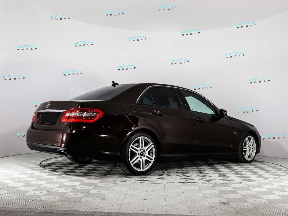 Б/У Мерседес-Бенц Е-Класс 2011 года. Фото: #4