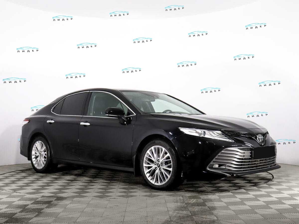Б/У Тойота Камри 2019 года. Фото: #2